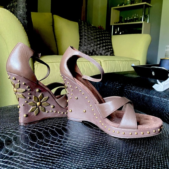 bebe Brown Wedges, size 7 (comes with box) - Picture 1 of 7